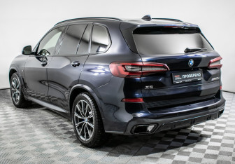 Подержанный автомобиль BMW X5 2020 года (7 фото)