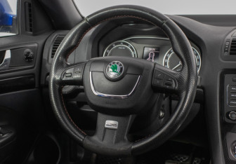 Подержанный автомобиль Skoda Octavia RS Liftback 2012 года (15 фото)