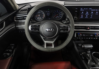 Подержанный автомобиль Kia K5 2020 года (10 фото)