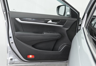 Подержанный автомобиль DongFeng AX7 2017 года (11 фото)