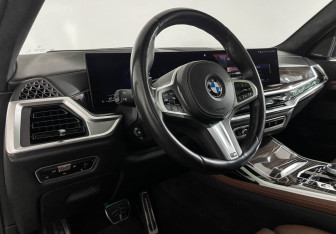 Подержанный автомобиль BMW X7 2022 года (12 фото)