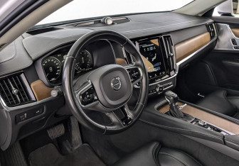 Подержанный автомобиль Volvo S90 2019 года (15 фото)