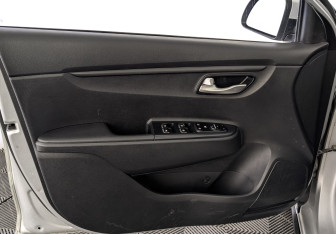 Подержанный автомобиль Kia Rio Hatchback 2021 года (18 фото)