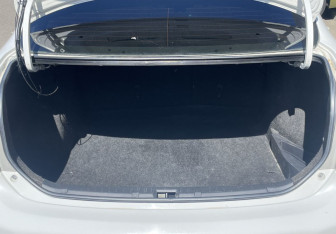 Подержанный автомобиль Toyota Corolla Sedan 2008 года (13 фото)