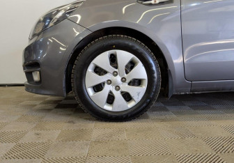 Подержанный автомобиль Kia Rio Sedan 2016 года (17 фото)