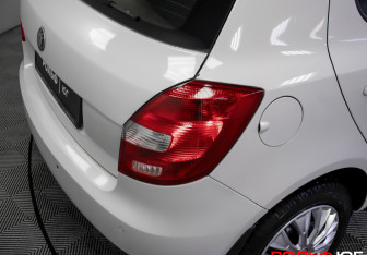 Подержанный автомобиль Skoda Fabia Hatchback 2010 года (22 фото)