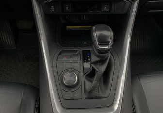 Подержанный автомобиль Toyota RAV4 2020 года (22 фото)