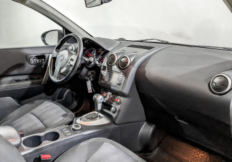 Подержанный автомобиль Nissan Qashqai 2013 года (11 фото)