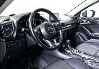Подержанный автомобиль Mazda 3 Hatchback 2013 года (11 фото)
