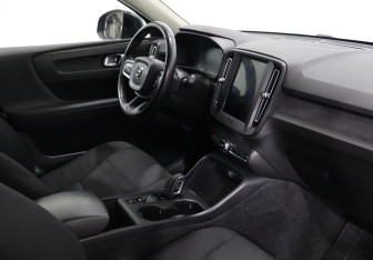 Подержанный автомобиль Volvo XC40 2019 года (8 фото)