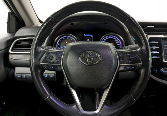 Подержанный автомобиль Toyota Camry Sedan 2019 года (25 фото)