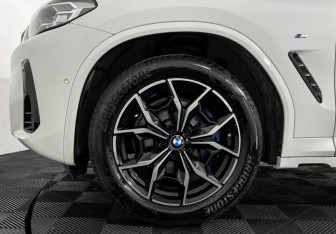 Подержанный автомобиль BMW X3 2023 года (7 фото)