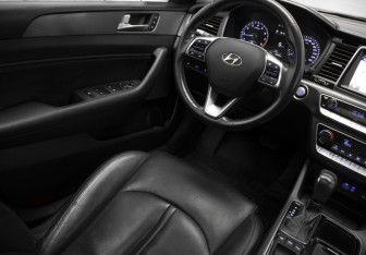 Подержанный автомобиль Hyundai Sonata 2017 года (17 фото)