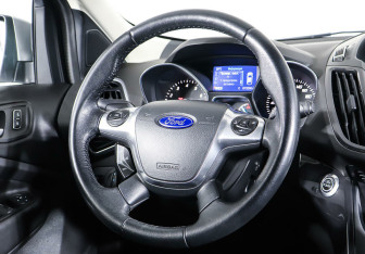 Подержанный автомобиль Ford Kuga 2013 года (12 фото)