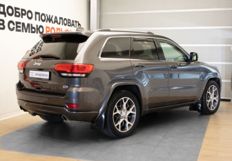 Подержанный автомобиль Jeep Grand Cherokee 2019 года (4 фото)