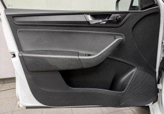 Подержанный автомобиль Skoda Rapid Liftback 2021 года (20 фото)