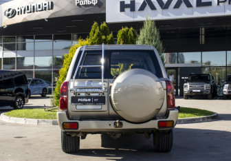 Подержанный автомобиль Nissan Patrol 2005 года (6 фото)