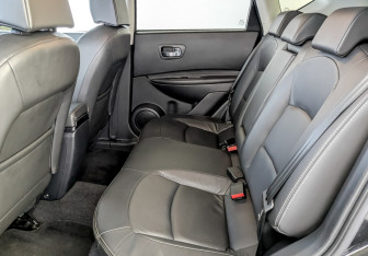 Подержанный автомобиль Nissan Qashqai 2008 года (12 фото)