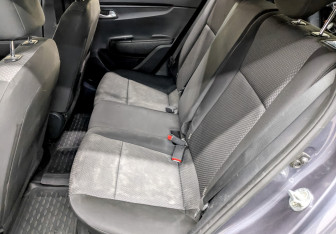 Подержанный автомобиль Kia Rio Hatchback 2021 года (12 фото)