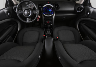 Подержанный автомобиль MINI Countryman 2015 года (18 фото)