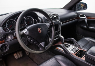 Подержанный автомобиль Porsche Cayenne 2006 года (9 фото)