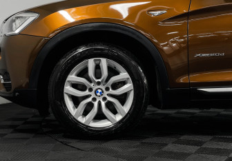 Подержанный автомобиль BMW X3 2016 года (7 фото)