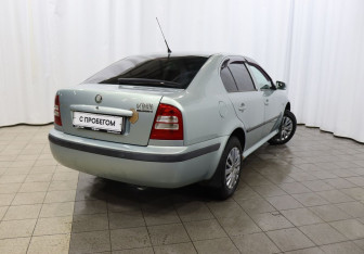Подержанный автомобиль Skoda Octavia Liftback 2009 года (4 фото)