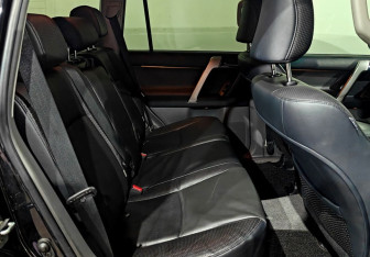 Подержанный автомобиль Toyota Land Cruiser Prado 2013 года (10 фото)