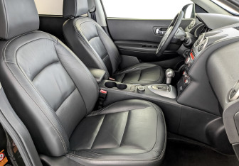 Подержанный автомобиль Nissan Qashqai 2008 года (23 фото)