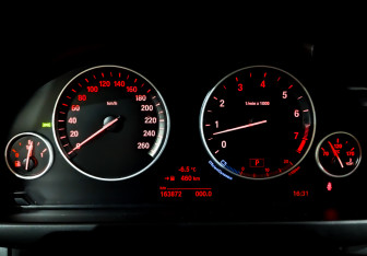 Подержанный автомобиль BMW X5 2015 года (13 фото)