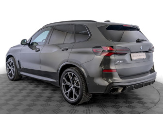 Подержанный автомобиль BMW X5 2024 года (7 фото)