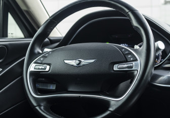 Подержанный автомобиль Genesis G80 2021 года (15 фото)
