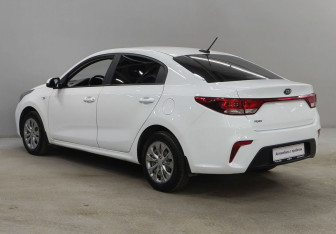 Подержанный автомобиль Kia Rio Sedan 2018 года (7 фото)