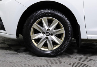 Подержанный автомобиль Renault Logan Sedan 2019 года (7 фото)