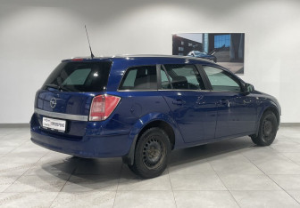 Подержанный автомобиль Opel Astra Wagon 2011 года (5 фото)