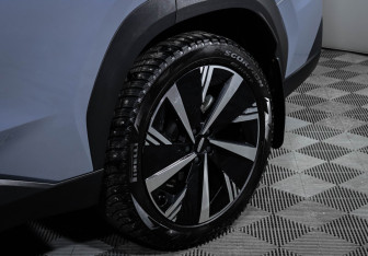 Подержанный автомобиль Geely Atlas 2023 года (15 фото)