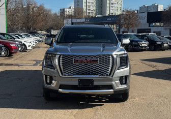 Подержанный автомобиль GMC Yukon 2023 года (2 фото)