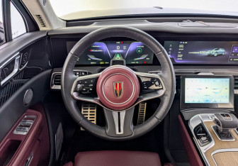 Подержанный автомобиль Hongqi E-HS9 2022 года (21 фото)