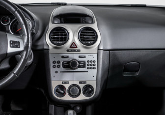 Подержанный автомобиль Opel Corsa 2006 года (13 фото)