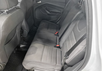 Подержанный автомобиль Ford Kuga 2015 года (12 фото)