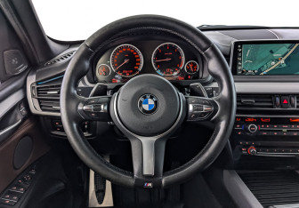 Подержанный автомобиль BMW X5 2017 года (22 фото)