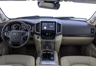 Подержанный автомобиль Toyota Land Cruiser Suv 2016 года (14 фото)