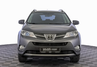 Подержанный автомобиль Toyota RAV4 2013 года (2 фото)