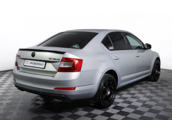 Подержанный автомобиль Skoda Octavia Liftback 2015 года (5 фото)