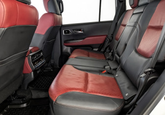 Подержанный автомобиль Toyota Land Cruiser Suv 2022 года (12 фото)