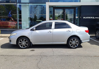 Подержанный автомобиль Toyota Corolla Sedan 2008 года (8 фото)