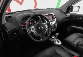 Подержанный автомобиль Nissan X-Trail 2012 года (7 фото)