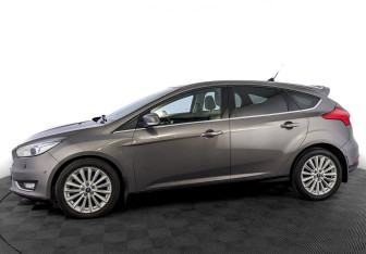 Подержанный автомобиль Ford Focus Hatchback 2018 года (3 фото)