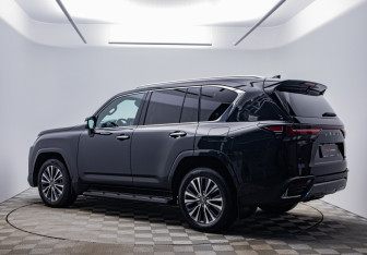 Подержанный автомобиль Lexus LX 2022 года (7 фото)