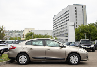 Подержанный автомобиль Renault Fluence 2012 года (3 фото)